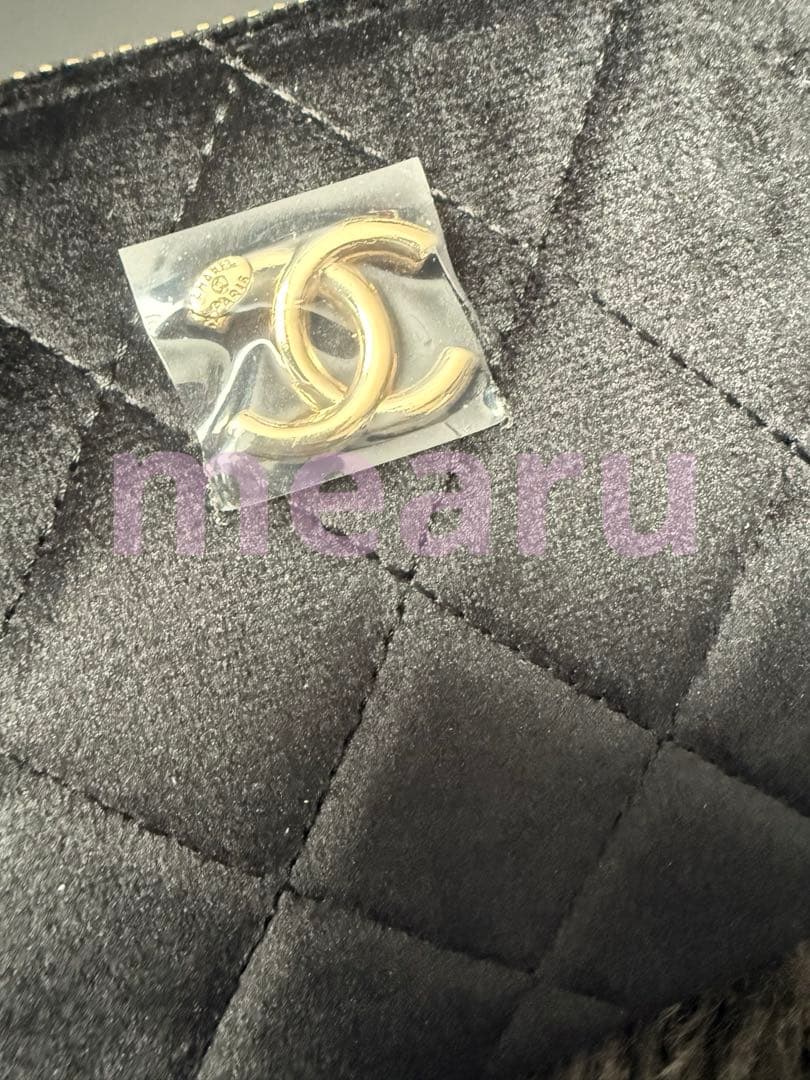 CHANEL ノベルティ　カメリアチャーム　ベロアポーチ　高級感　ベルベット