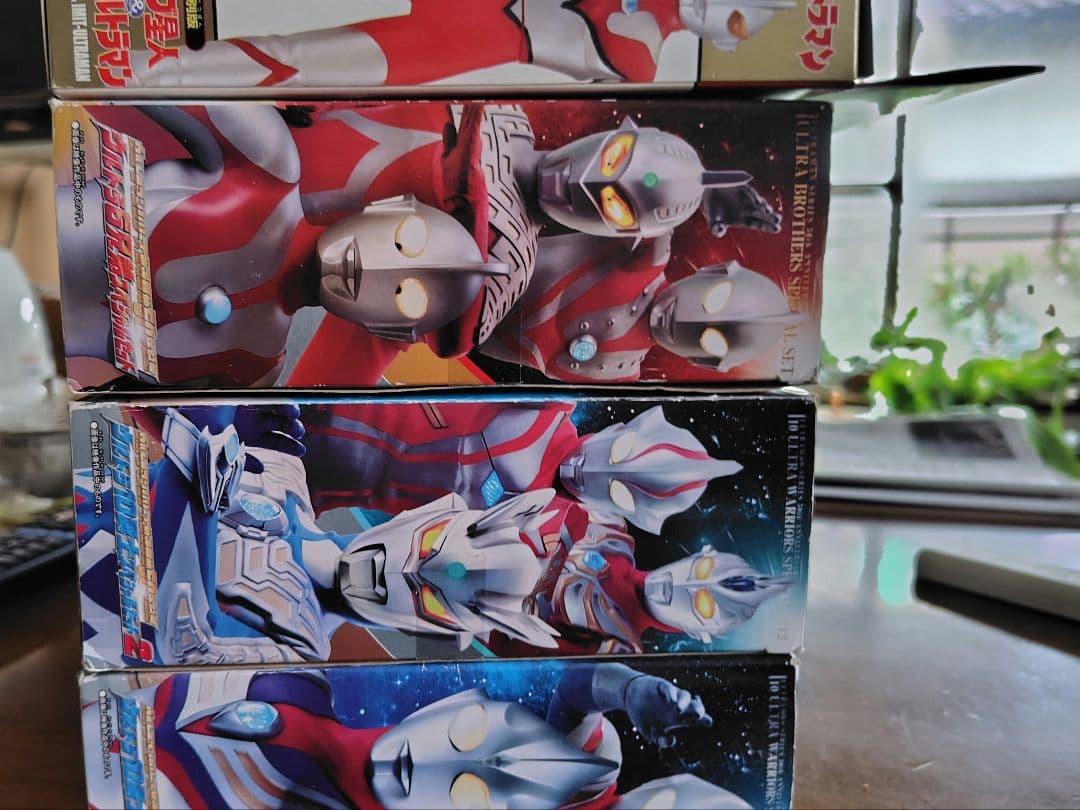 ウルトラマン50周年記念フィギュアが3セット＋他1セットの合計4箱セット