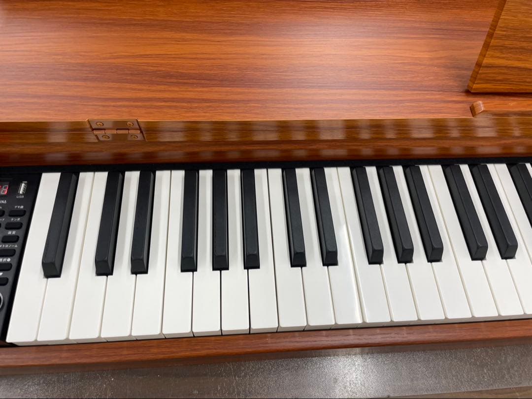 電子ピアノ88鍵盤　ハンマーアクション鍵盤　３本ペダル　ウォールナット