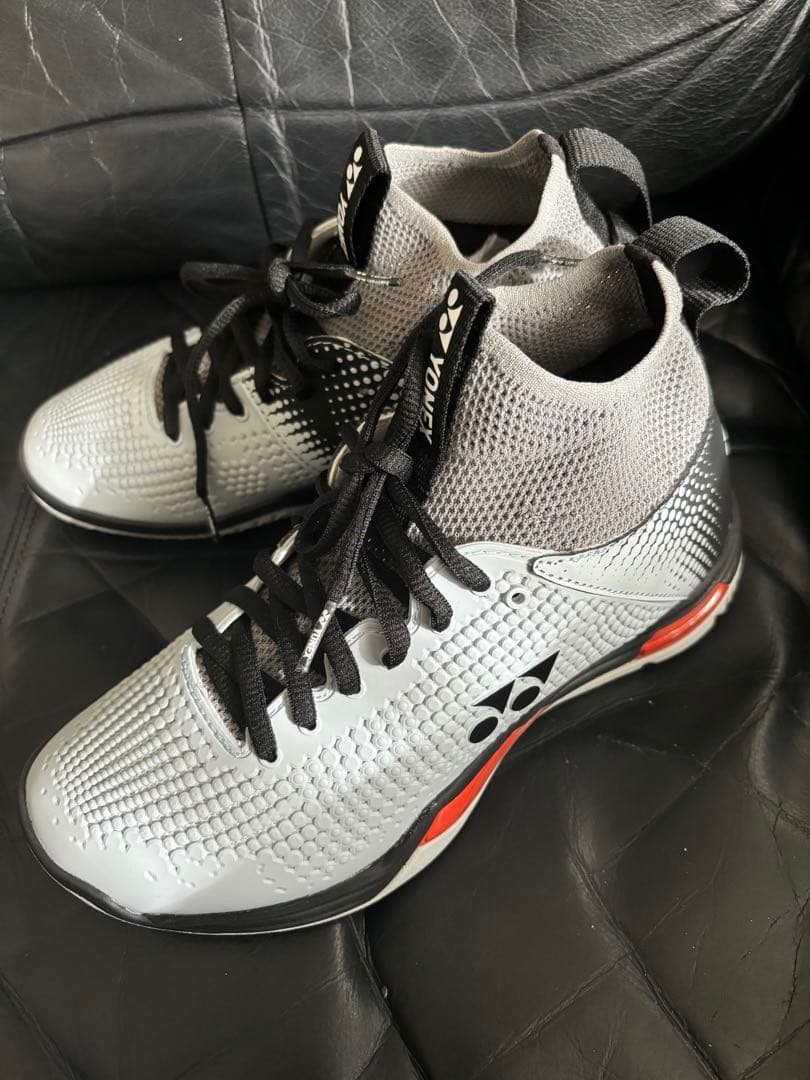 美品yonex ヨネックスパワークッションエクリプション、z ハイ23.5