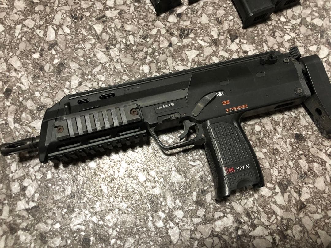 東京マルイ　MP7電動ガン　予備フレーム付き