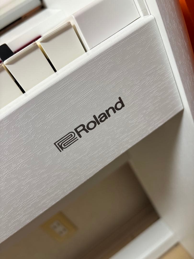 《純正》Roland F701 WH ホワイト電子ピアノ