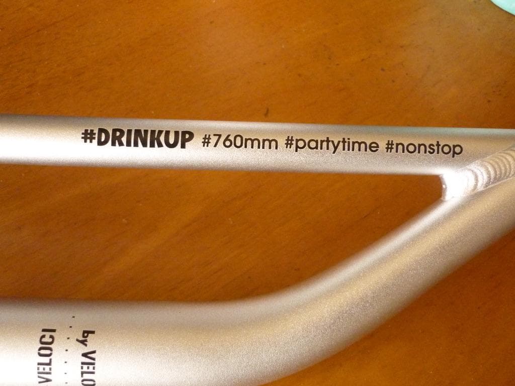 by VELOCI drink up barハンドルバー 760mm新品