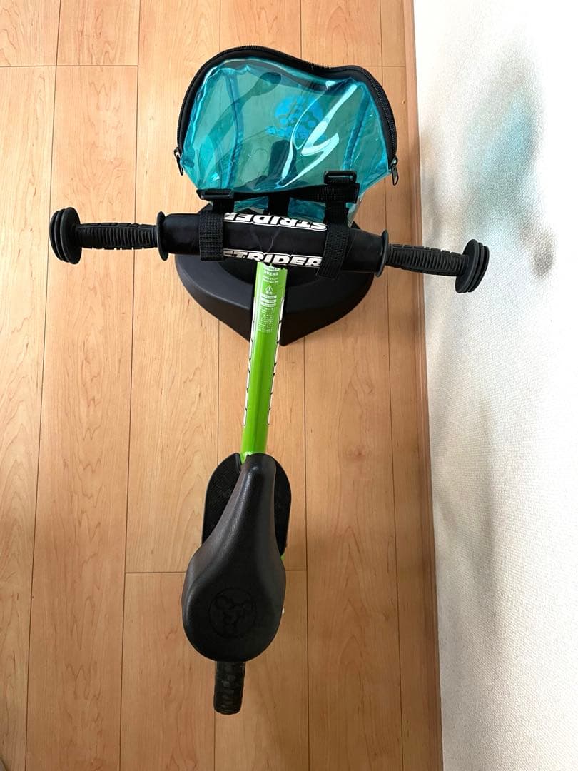 美品！STRIDERストライダー バランスバイク 緑 前カゴ付き　固定台付き