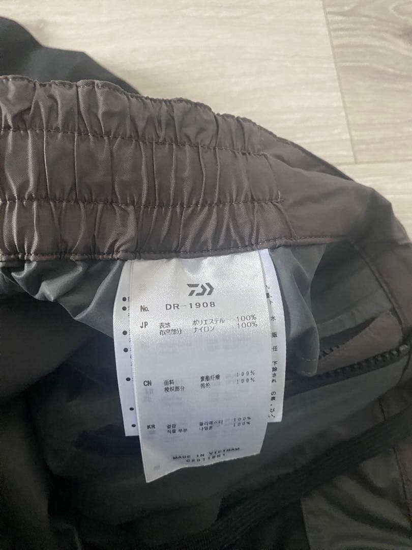 中古　試着のみ　Daiwa GORE-TEX レインウェア Lサイズ　上下セット