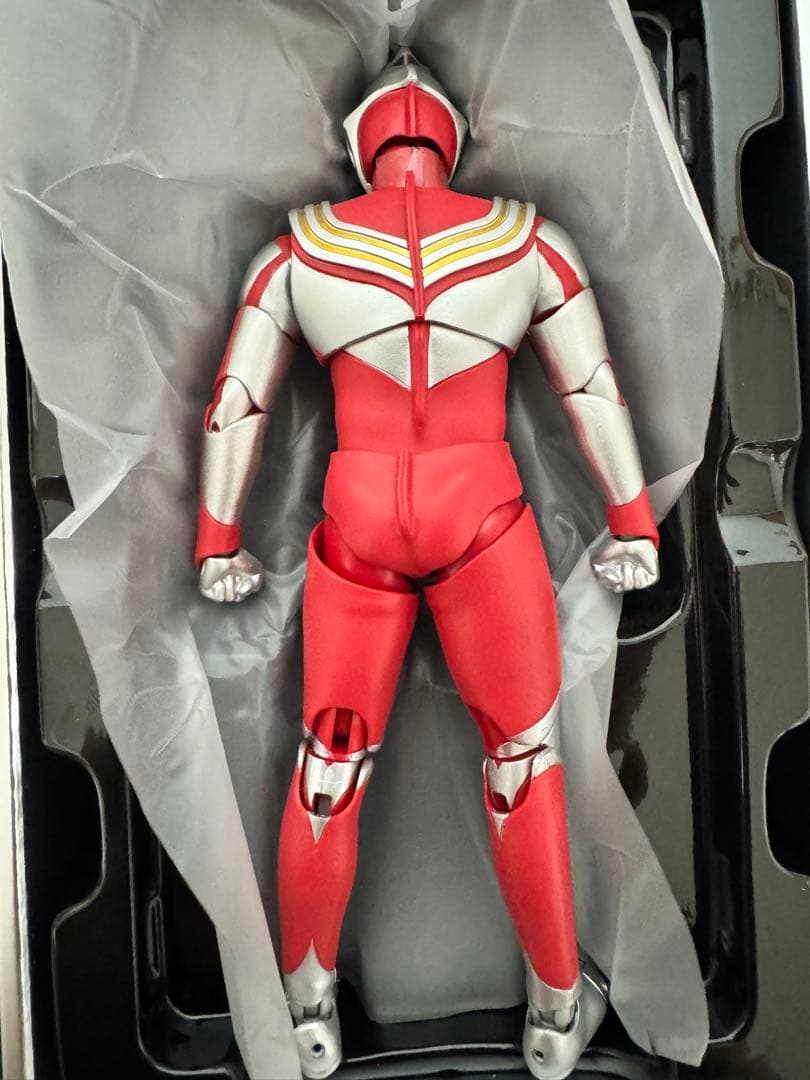 S.H.Figuarts (真骨彫製法) ティガ パワータイプ ダイナ