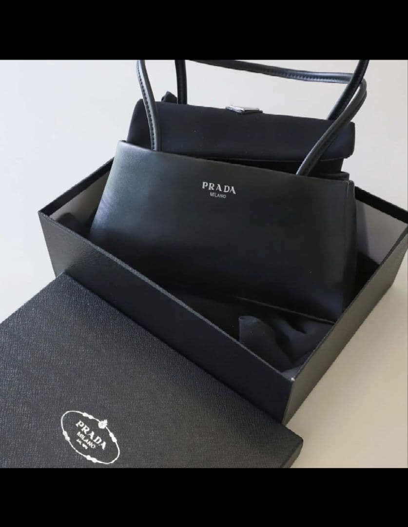 PRADA 本革ノベルティトートバッグ