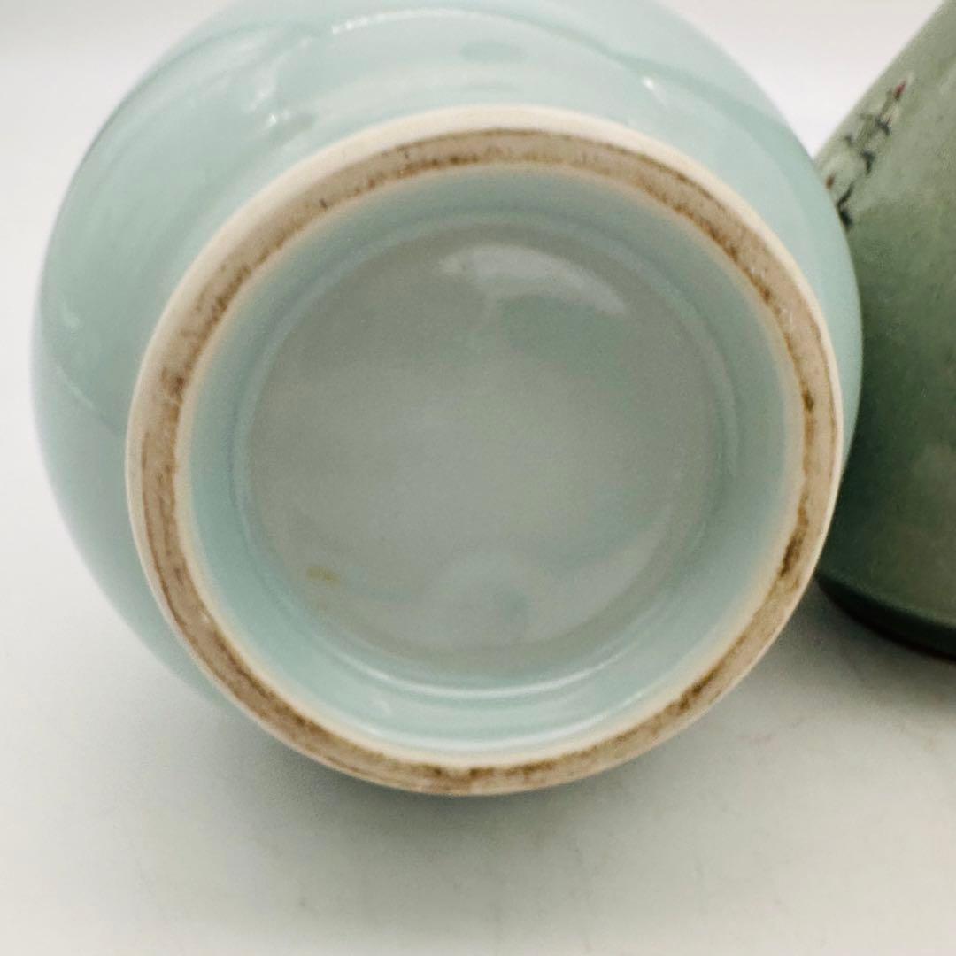 T 花瓶　高麗青磁　2点　盛り上げ　清明　花模様　一輪挿し