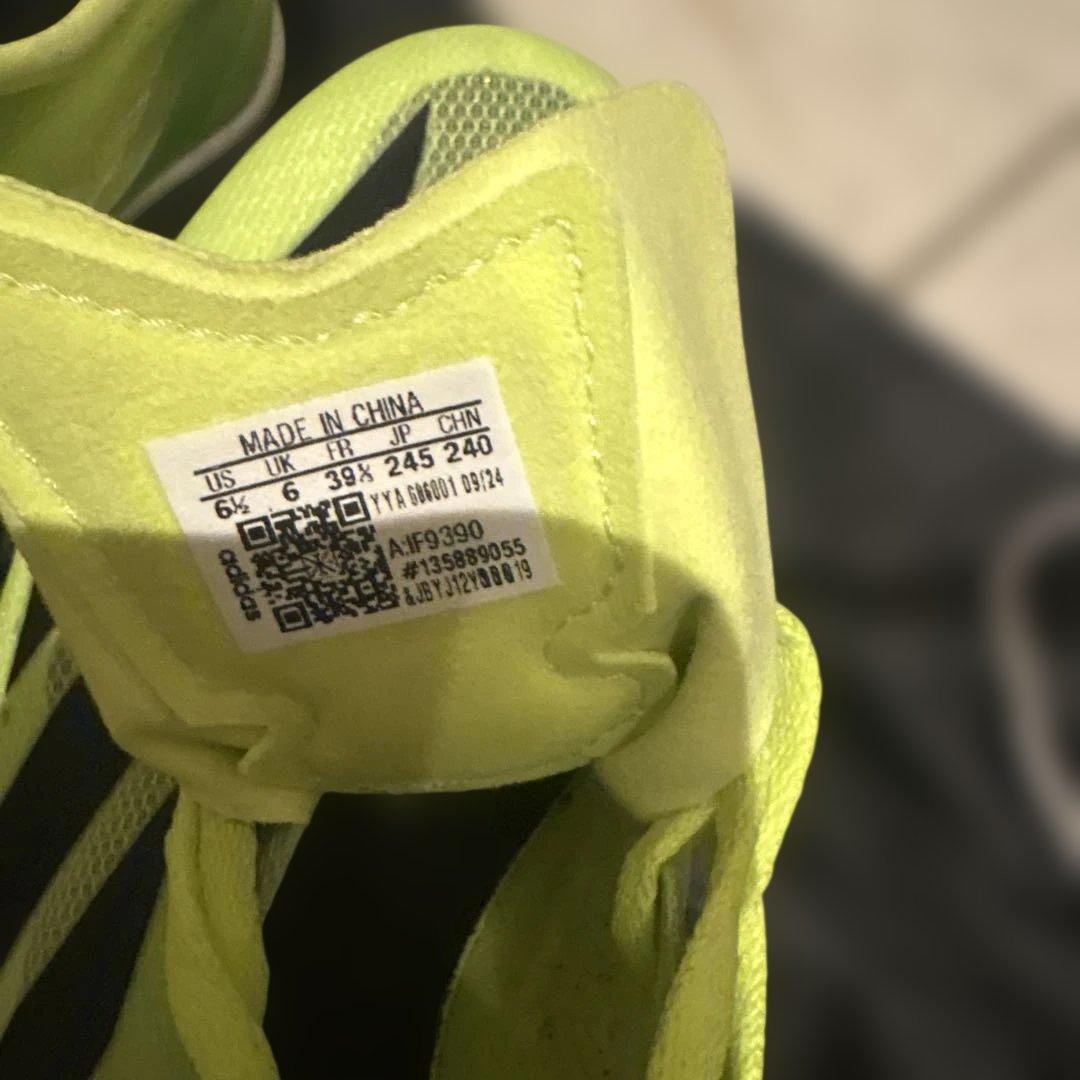 adidas スパイク・シューズ イエロー