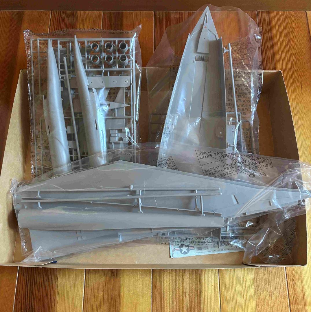◆送料込み！◆　プラモデル XB-70 Valkyrie 1/72スケール