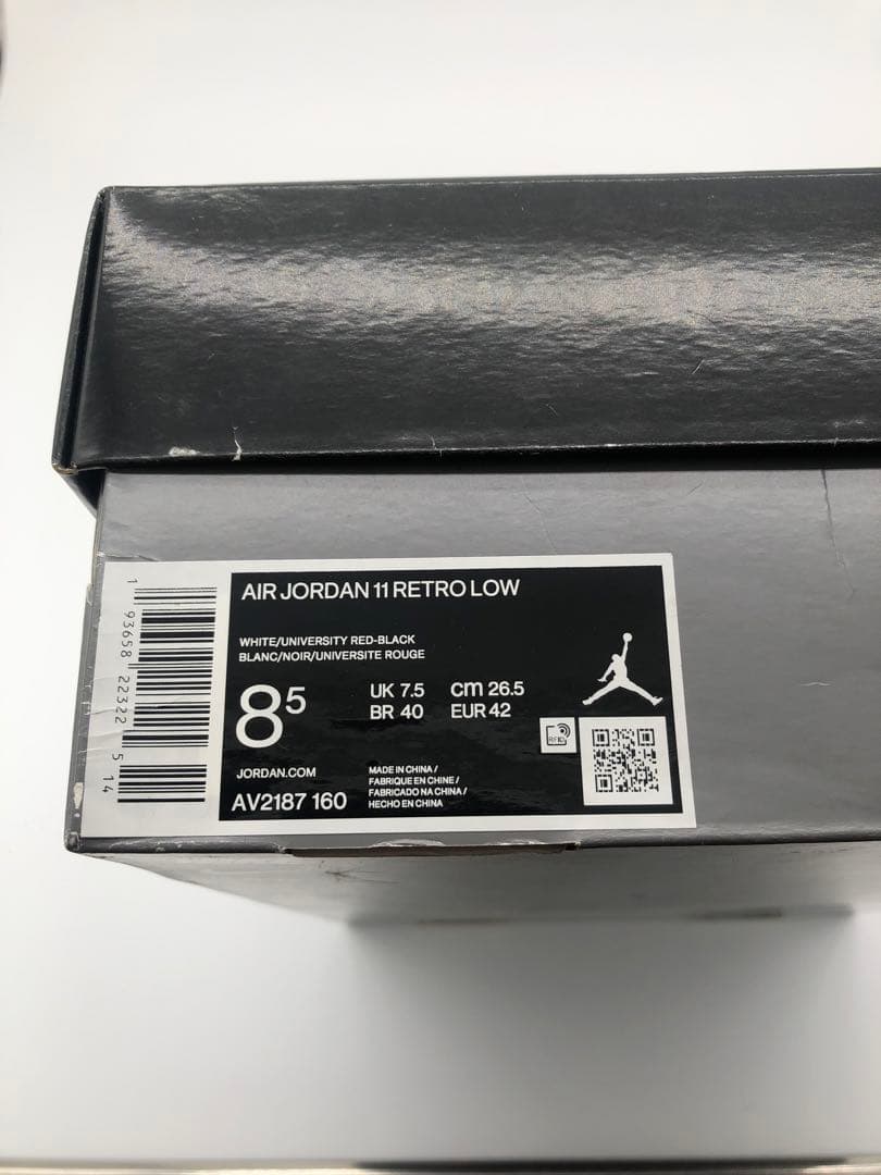 美品NIKE AIR JORDAN 11 Low ホワイト/ブラック/レッド