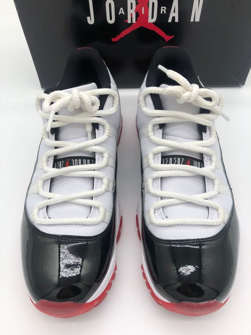 美品NIKE AIR JORDAN 11 Low ホワイト/ブラック/レッド