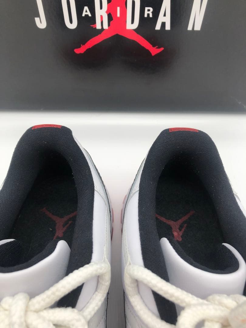 美品NIKE AIR JORDAN 11 Low ホワイト/ブラック/レッド