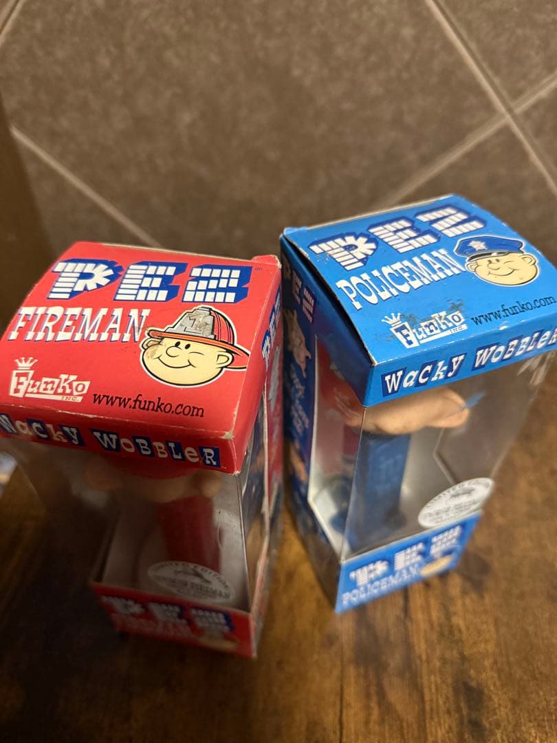 【FUNKO WACKY WOBBLER】 PEZ ポリスマン & 消防士