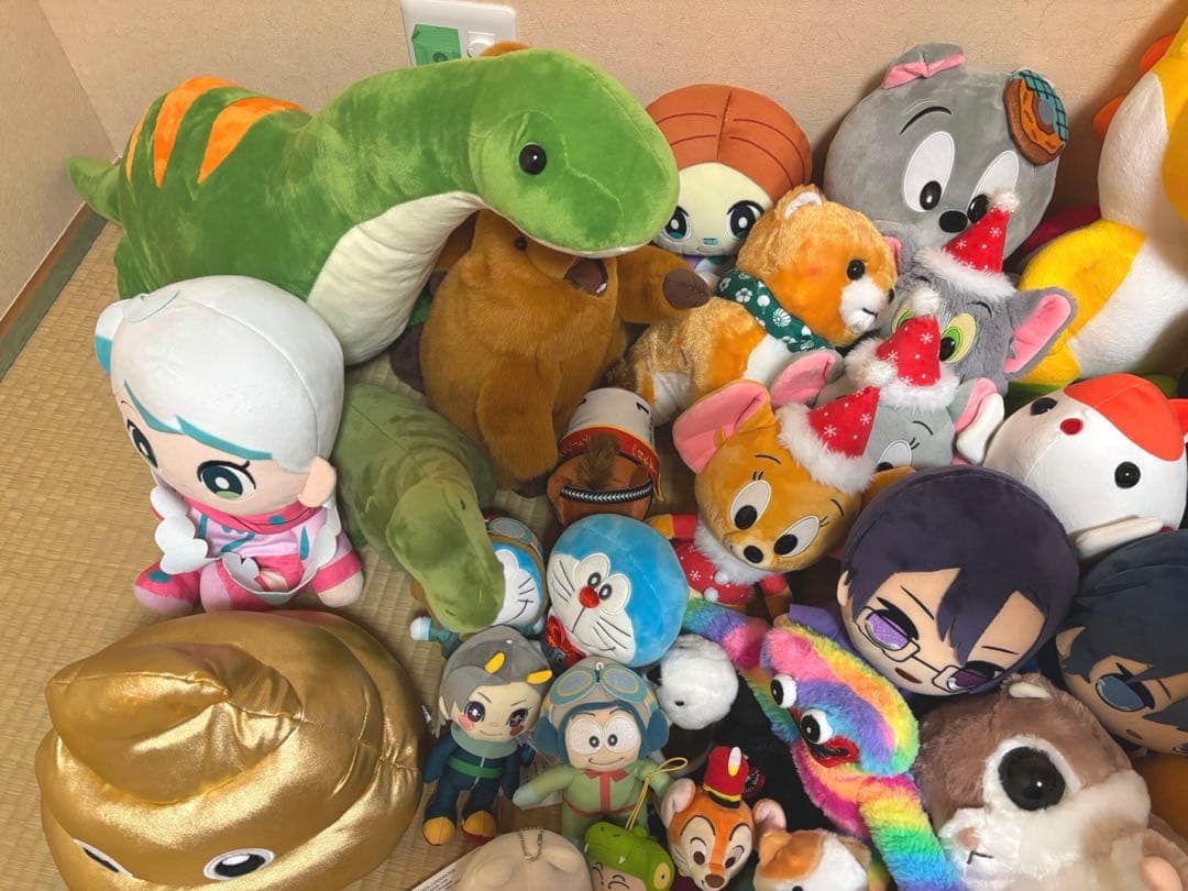 多様なキャラクターぬいぐるみ大量セット