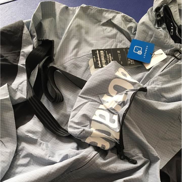 DESCENTE ウィンドブレーカー 撥水 防風 コンパクト収納付き