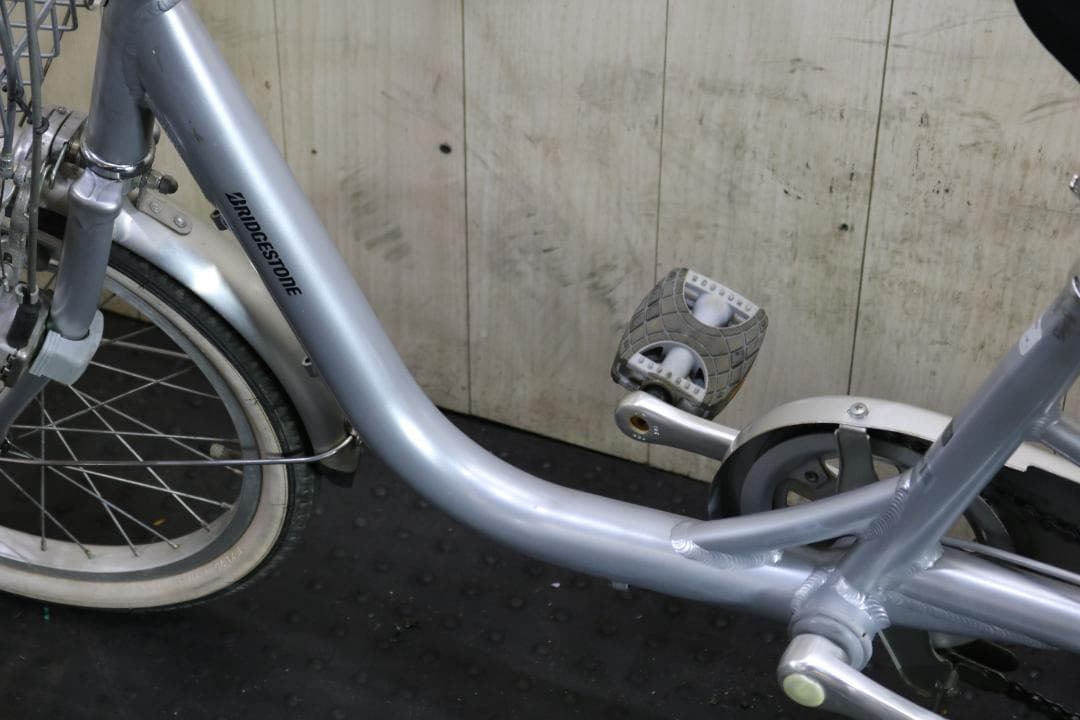 ブリヂストン ワゴン NBW10 16-18インチ シングルLED SILVER