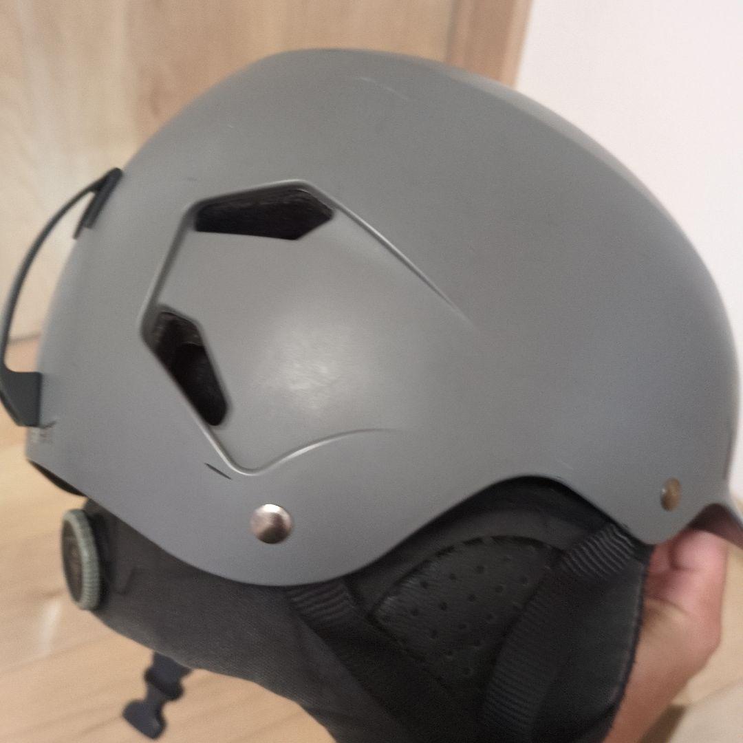 スノーボード　ヘルメット　バーンbern インナーBoA調節付き耳付きグレー