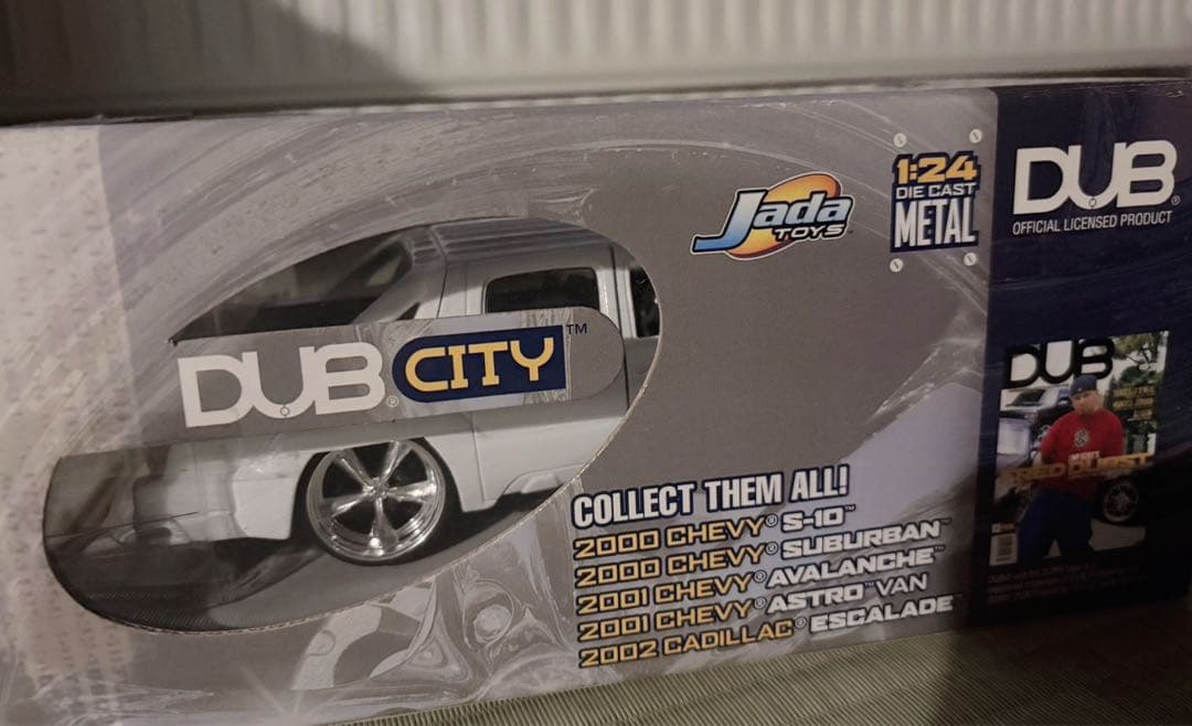 DUB CITY （2001 Chevy Avalanche ）　　1/24