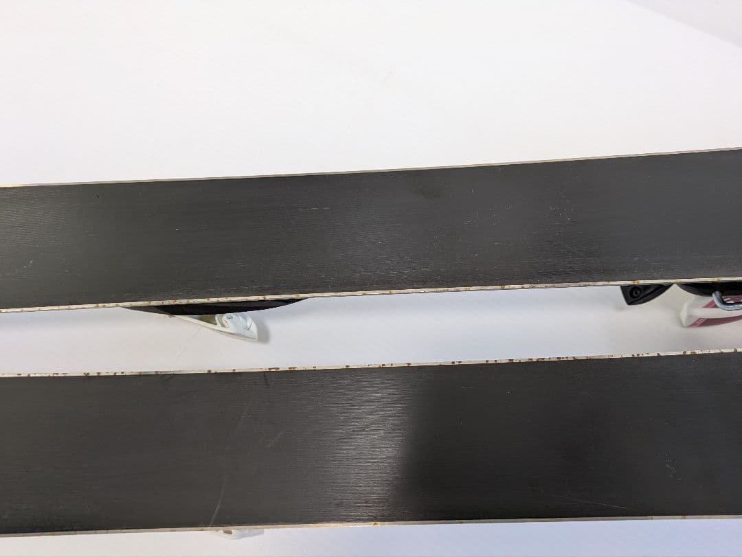 スキー板〈アトミック〉130cm、ブーツ〈サロモン〉23.5cm、ストックセット