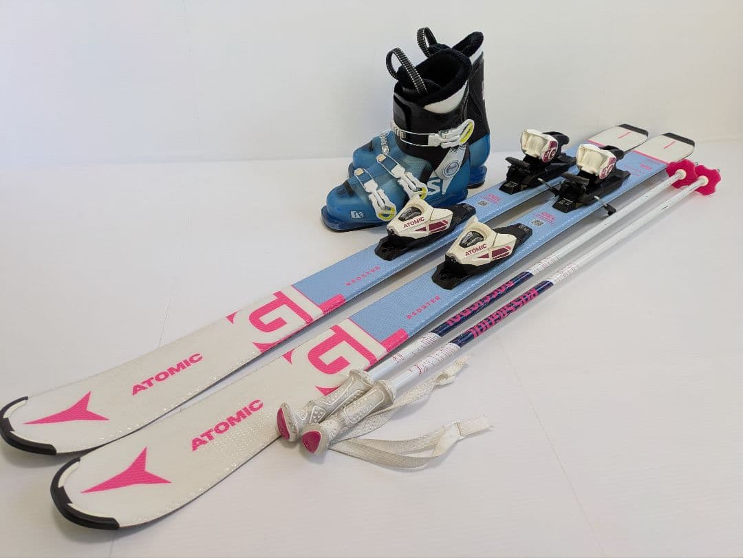 スキー板〈アトミック〉130cm、ブーツ〈サロモン〉23.5cm、ストックセット
