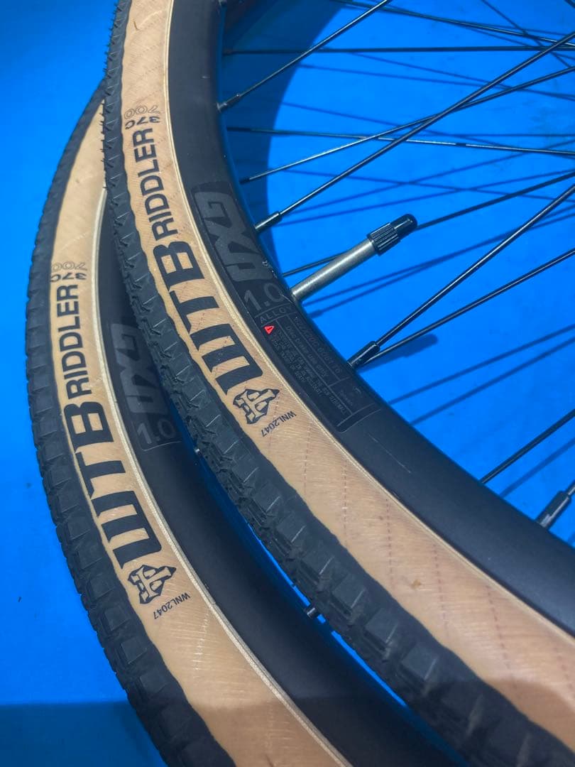 ★美品キヤノンデールTOPSTONE4ホイール10sフリー37Cタイヤローター付