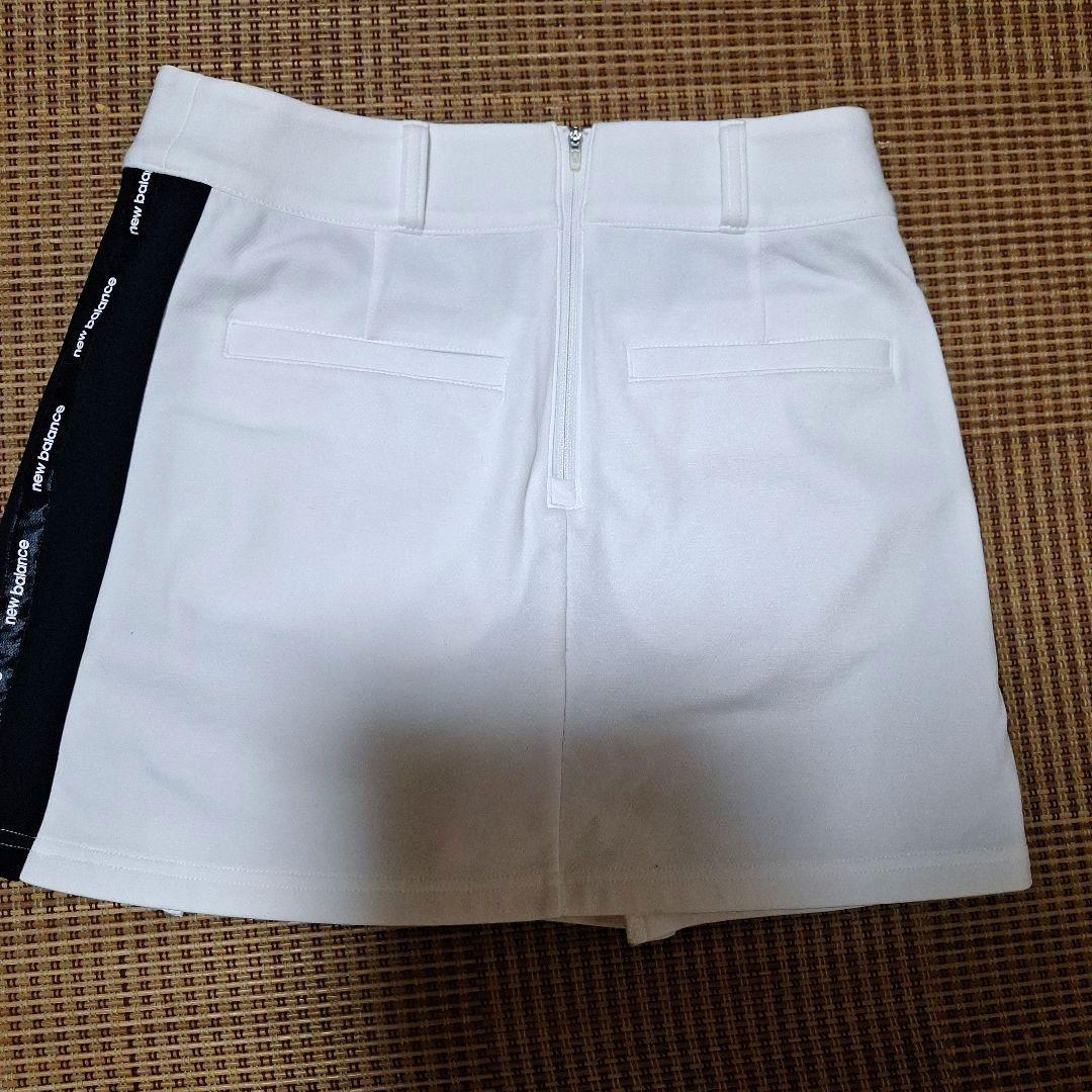 近年モデル、半袖モックネックとインナーパンツ一体型スカートセット