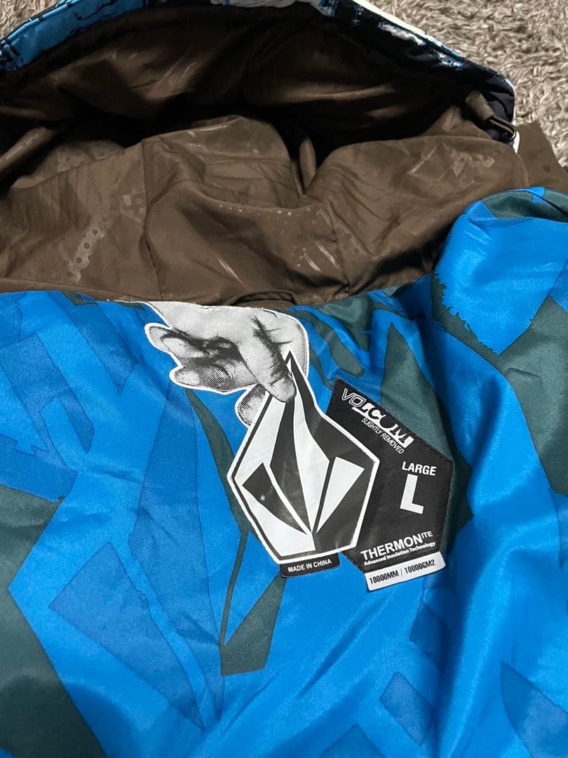 VOLCOM スノーボードウェア ダウン　未使用に近い超美品　Lサイズ