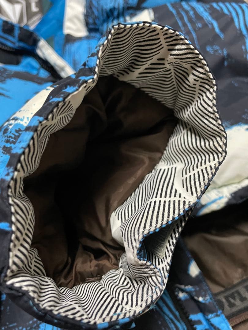 VOLCOM スノーボードウェア ダウン　未使用に近い超美品　Lサイズ