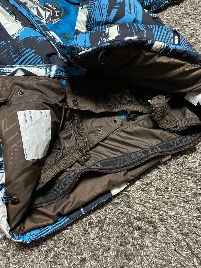 VOLCOM スノーボードウェア ダウン　未使用に近い超美品　Lサイズ