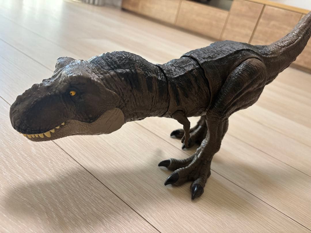 マテル　ジェラシックワールド　吠えるTレックス