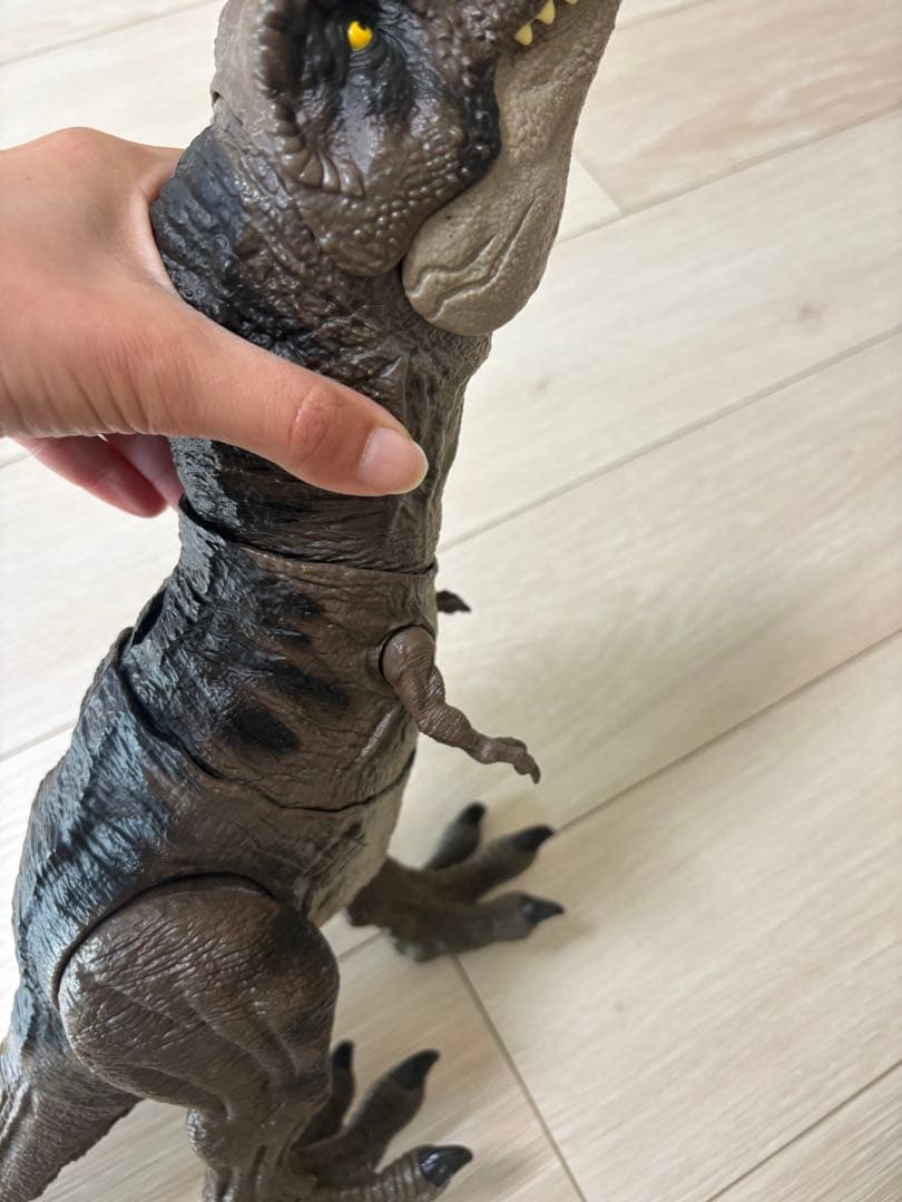 マテル　ジェラシックワールド　吠えるTレックス