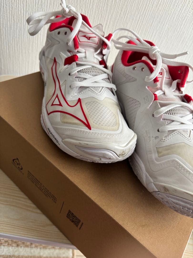 Mizuno Wave Lightning Z8ホワイト/レッド