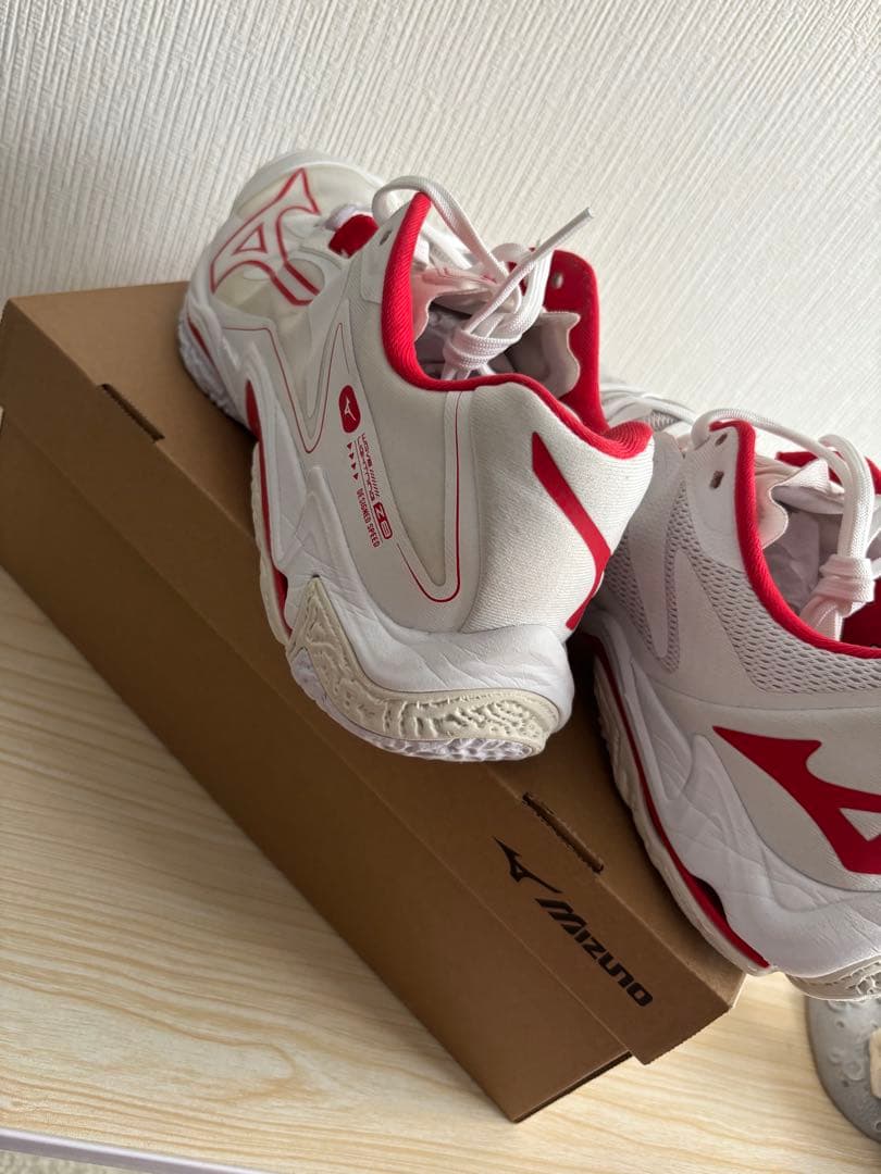 Mizuno Wave Lightning Z8ホワイト/レッド