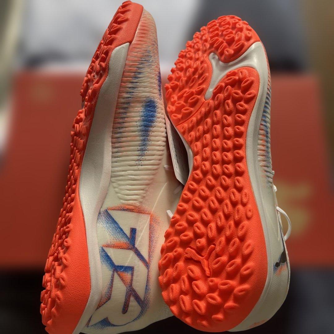 新品タグ付き　Puma フューチャー8マッチTT ホワイト/オレンジ/ブルー