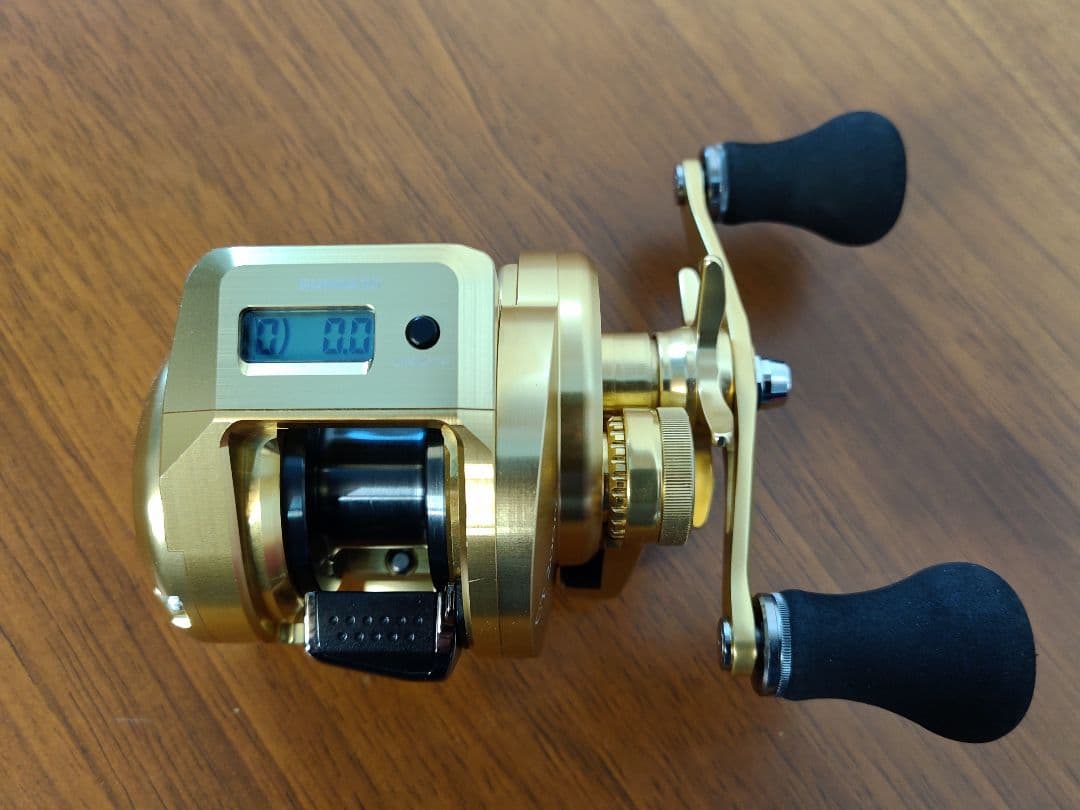 SHIMANO 18 OCEA CONQUEST CT 200PG（右）