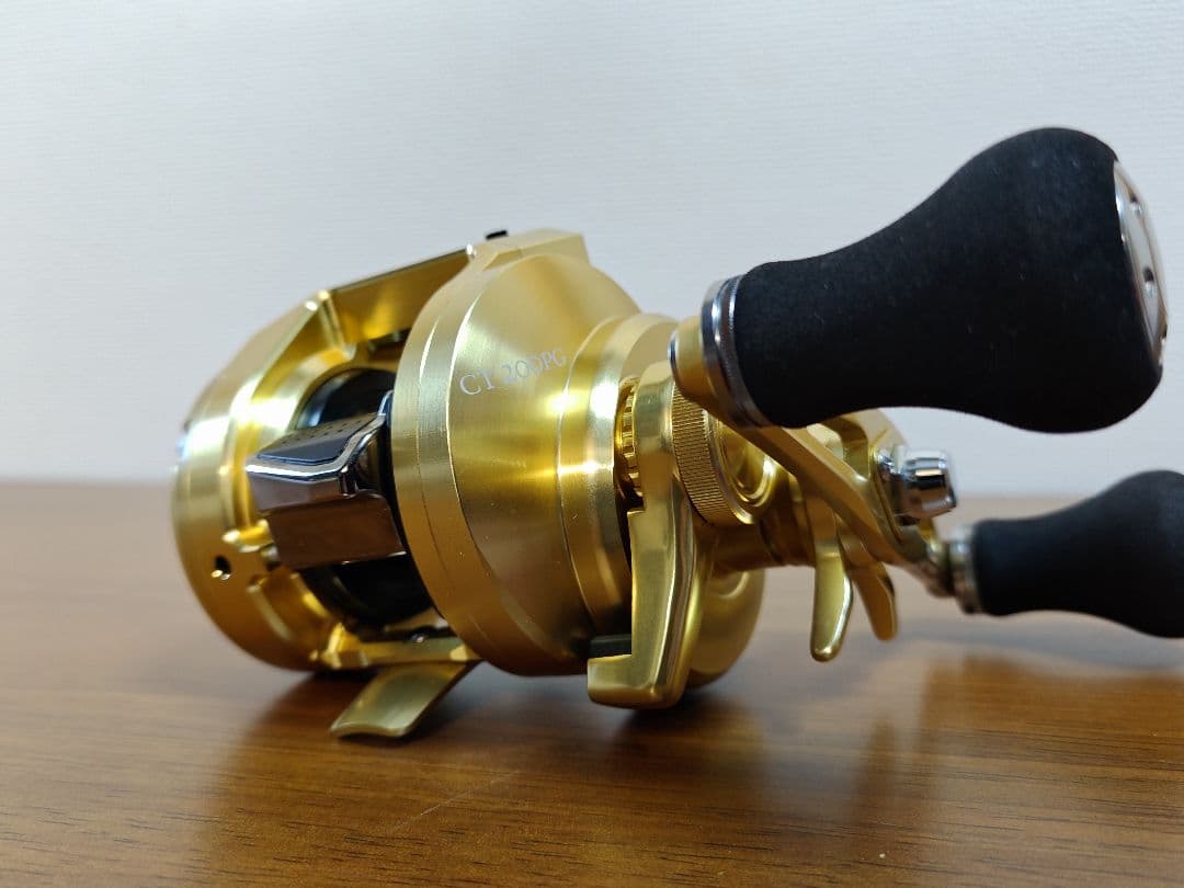 SHIMANO 18 OCEA CONQUEST CT 200PG（右）