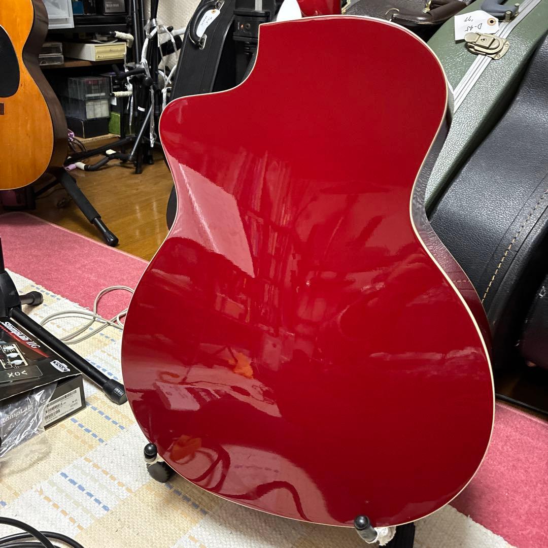 『綺麗な赤』　Taylor 214ce RED DLX