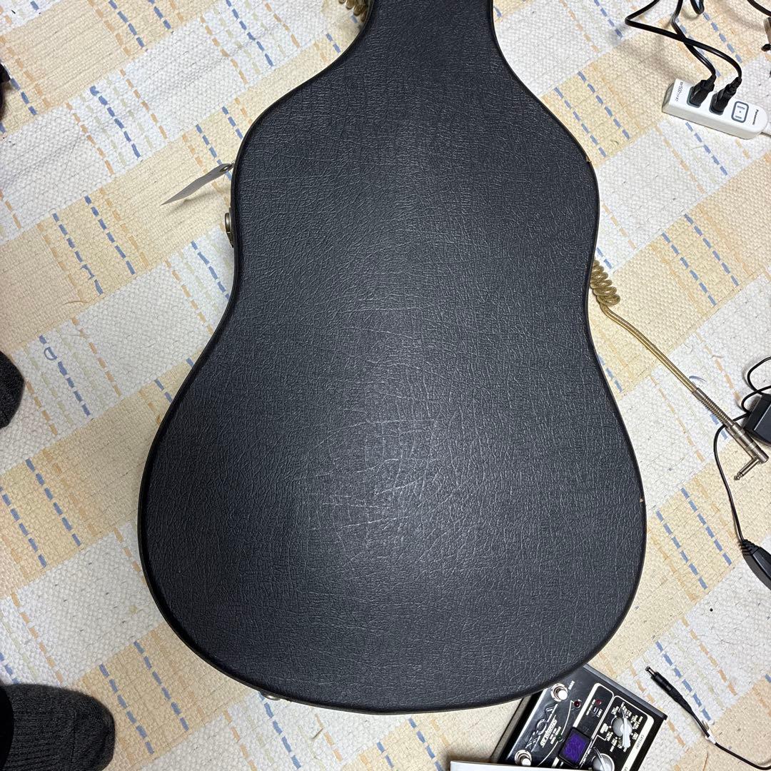 『綺麗な赤』　Taylor 214ce RED DLX