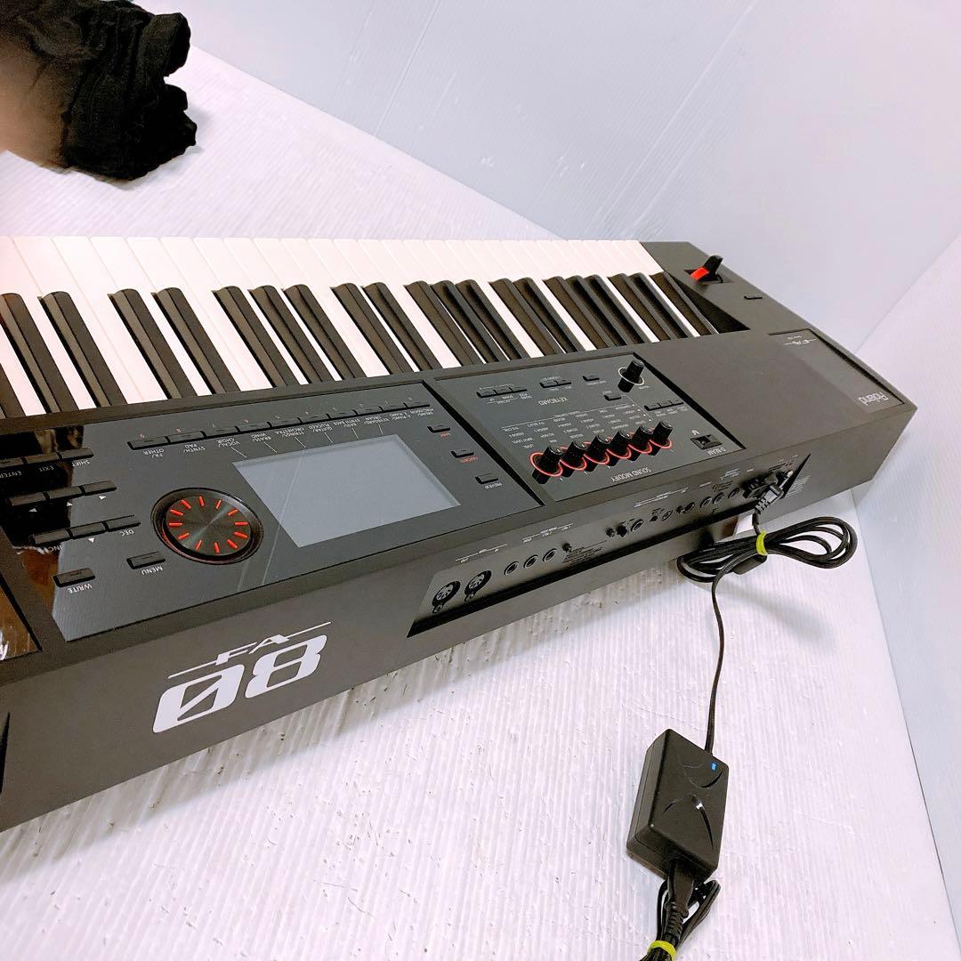 Roland FA-08 シンセサイザー
