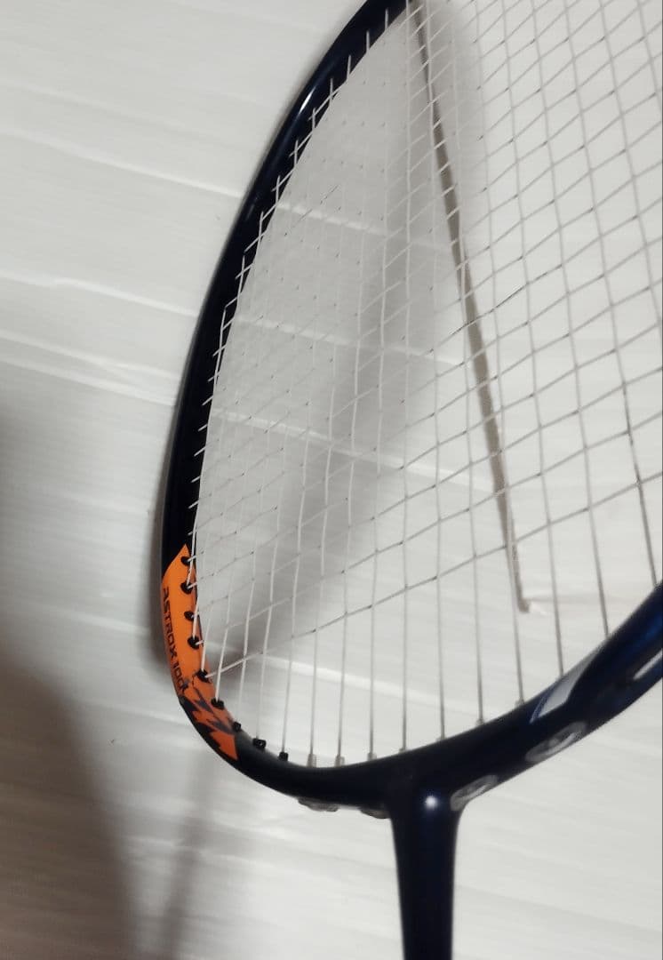 2箇所軽ヒビ有り　YONEX 　ASTROX 100 ZZ　 3U5G