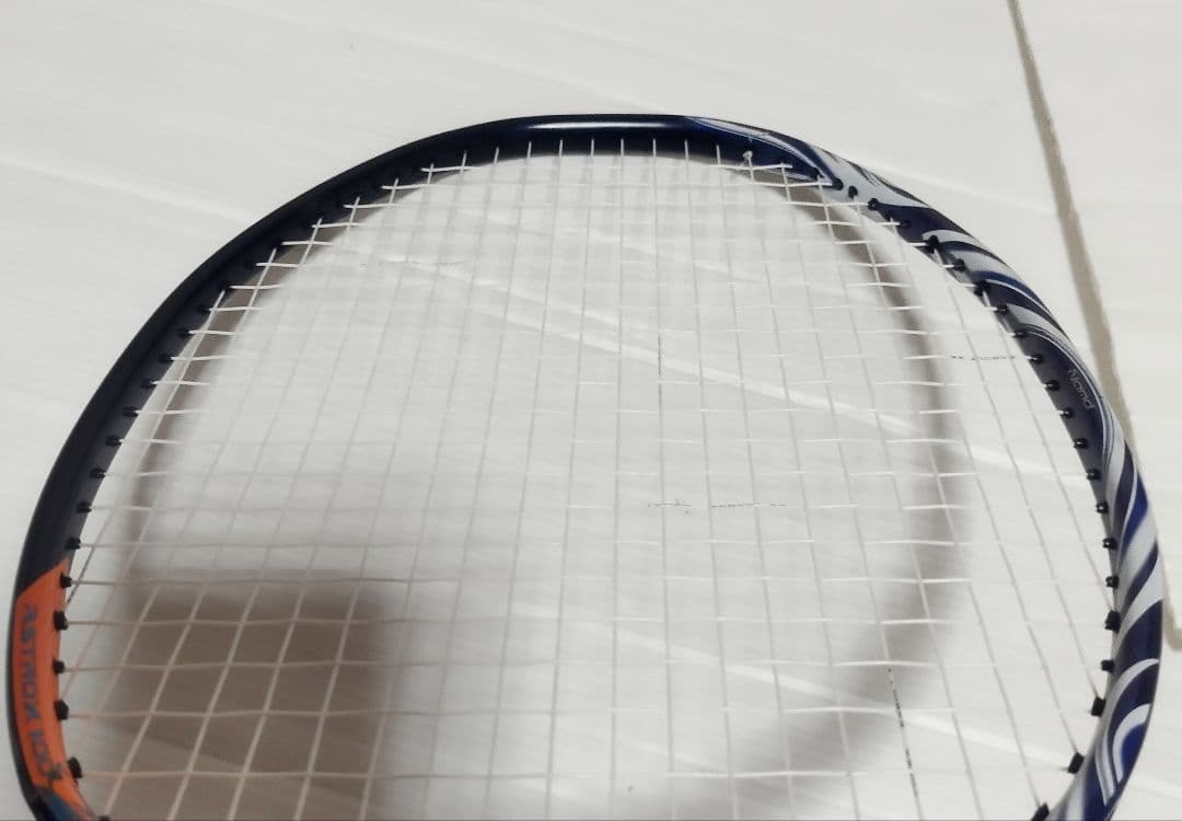 2箇所軽ヒビ有り　YONEX 　ASTROX 100 ZZ　 3U5G