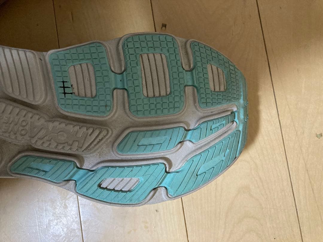 スパイク・シューズ HOKA ONE ONE BONDI7