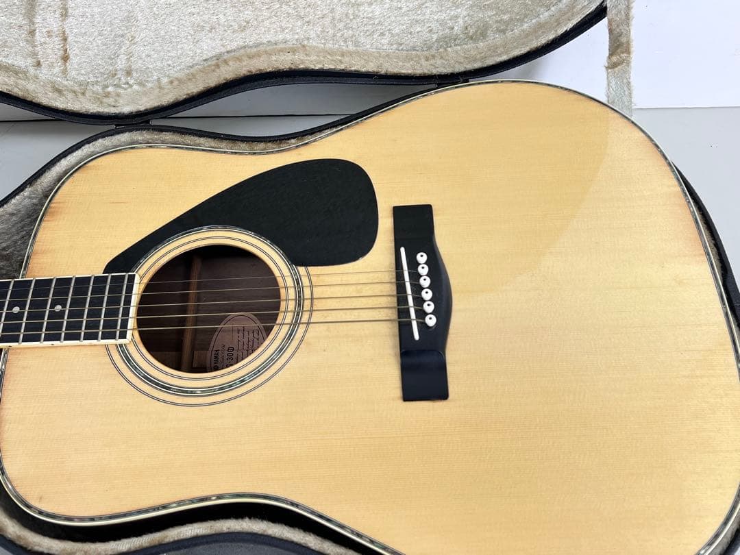 YAMAHA FG-300J 黒ラベル　ビンテージ　ケース付き