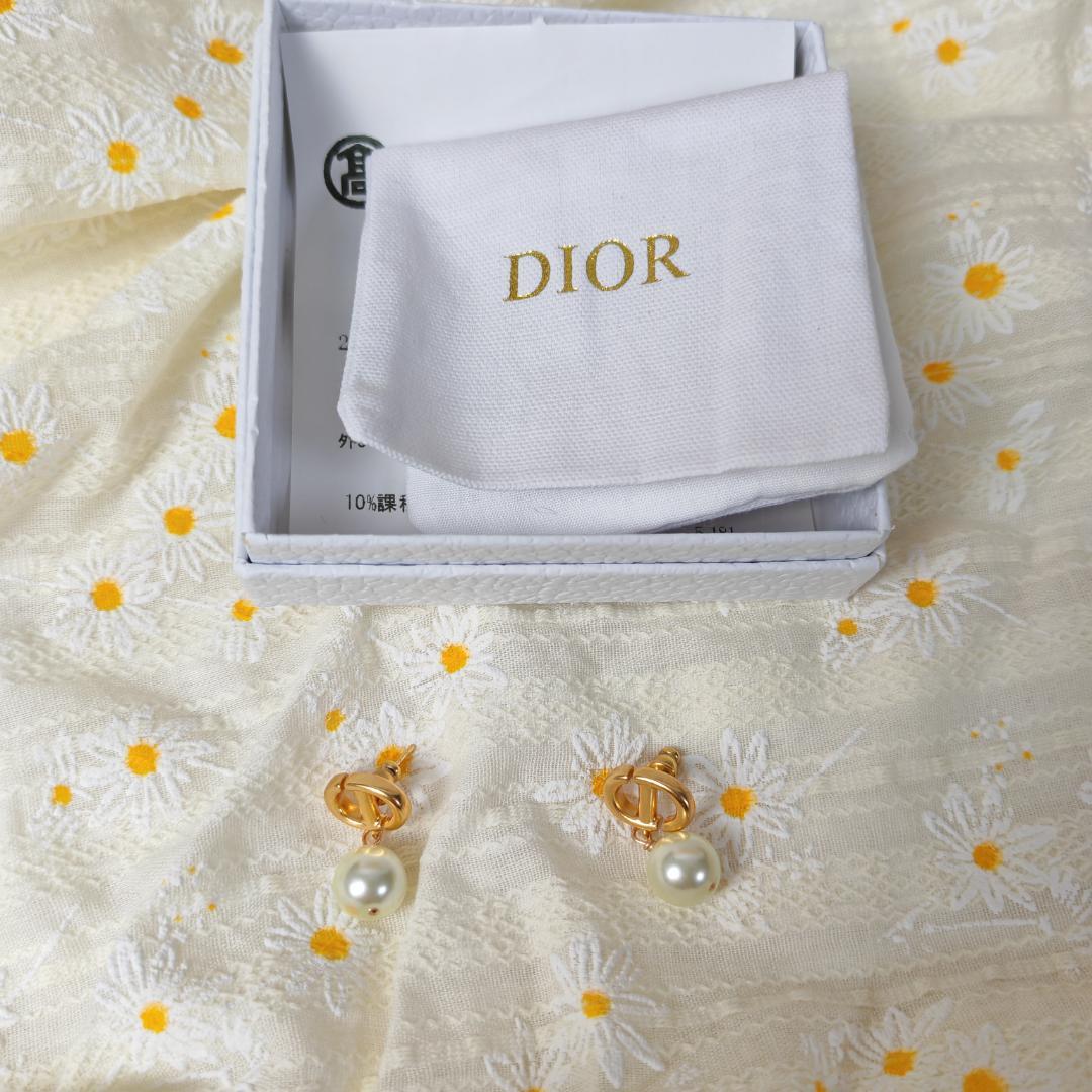 美品 Dior ゴールド CDロゴが可愛い トライバルピアス