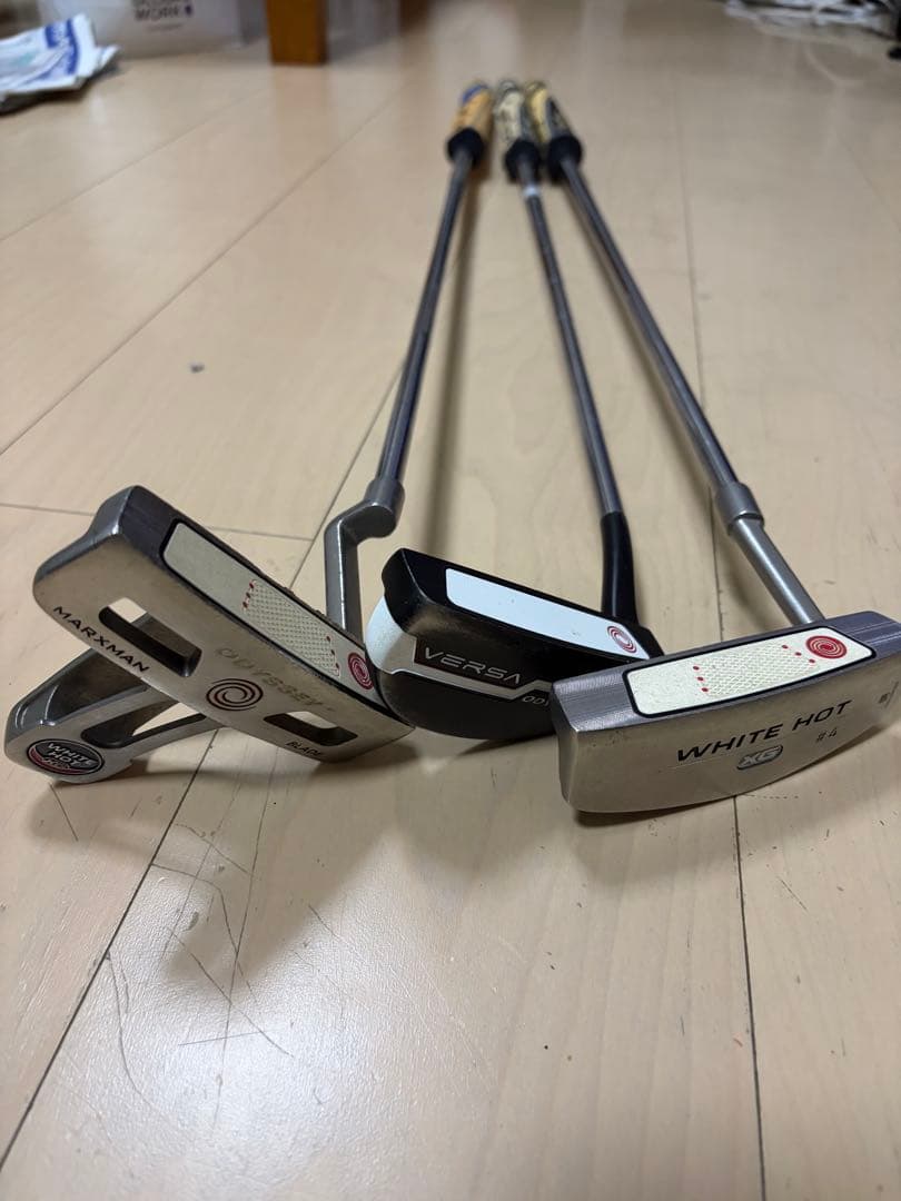 ODYSSEYとSuper Stroke パター3本セット
