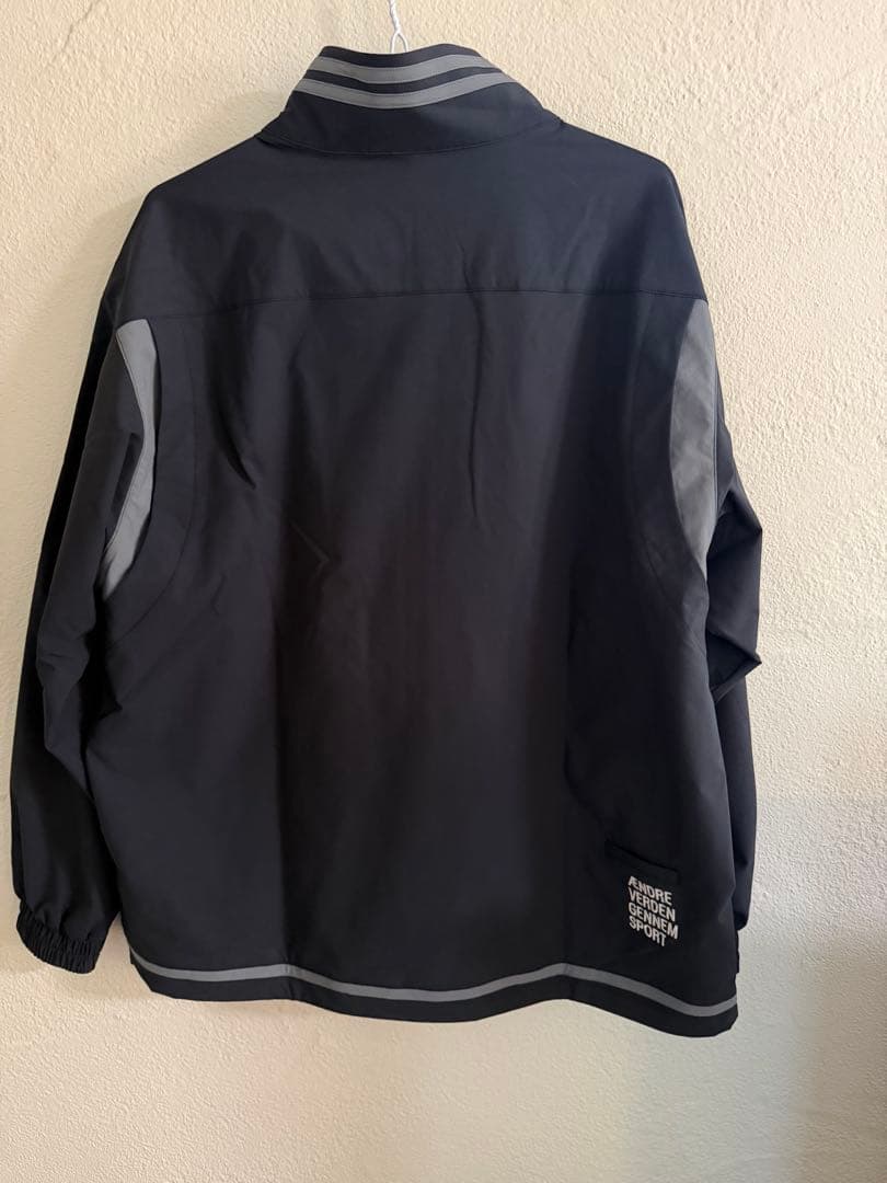 美品 hummel PLAY クロスジャケット M 黒 ストレッチ ヒュンメル