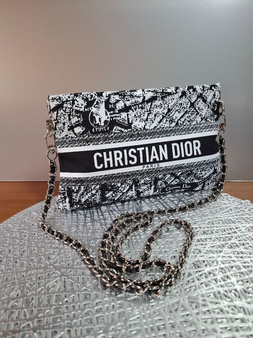 Christian Dior モノクロポーチ　クラッチバッグ　ノベルティ箱付き