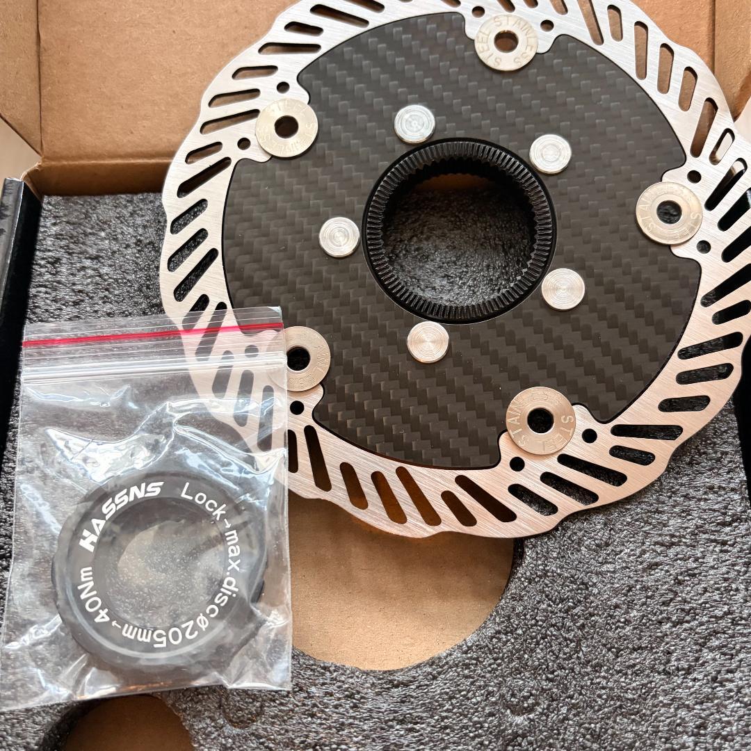 せ*い様 新品！カーボン製ディスクブレーキ140mm ロックリング付き2枚セット
