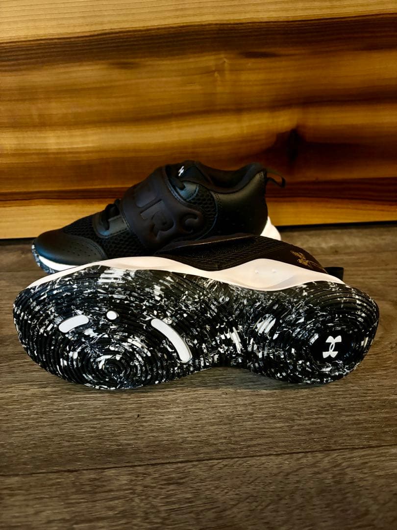 Under Armour アンダーアーマー　トレーニングシューズ 黒